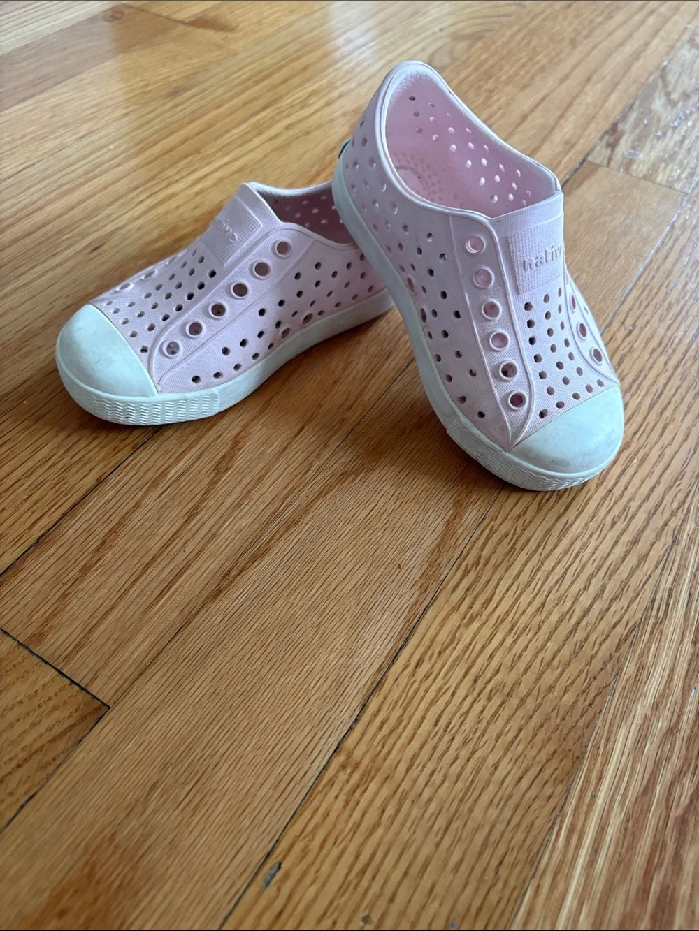 Native Kids Water-Friendly Slip-On Shoes in Light Pink and White
